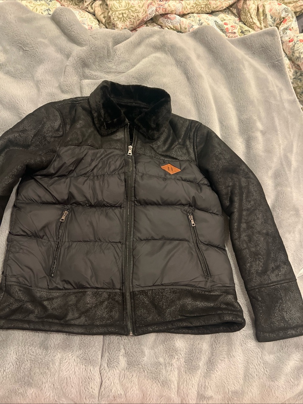 Men's Black Puffer Jacket Full Zip Faux Fur Collar Zipper Pockets Mixed TextureS
